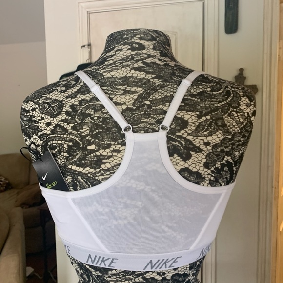 🌺CLOSET CLOSING EVERYTHING MUST GO $20 OFF RETAIL $44🌺NIKE INDY BRA MED & LRG - Picture 3 of 5